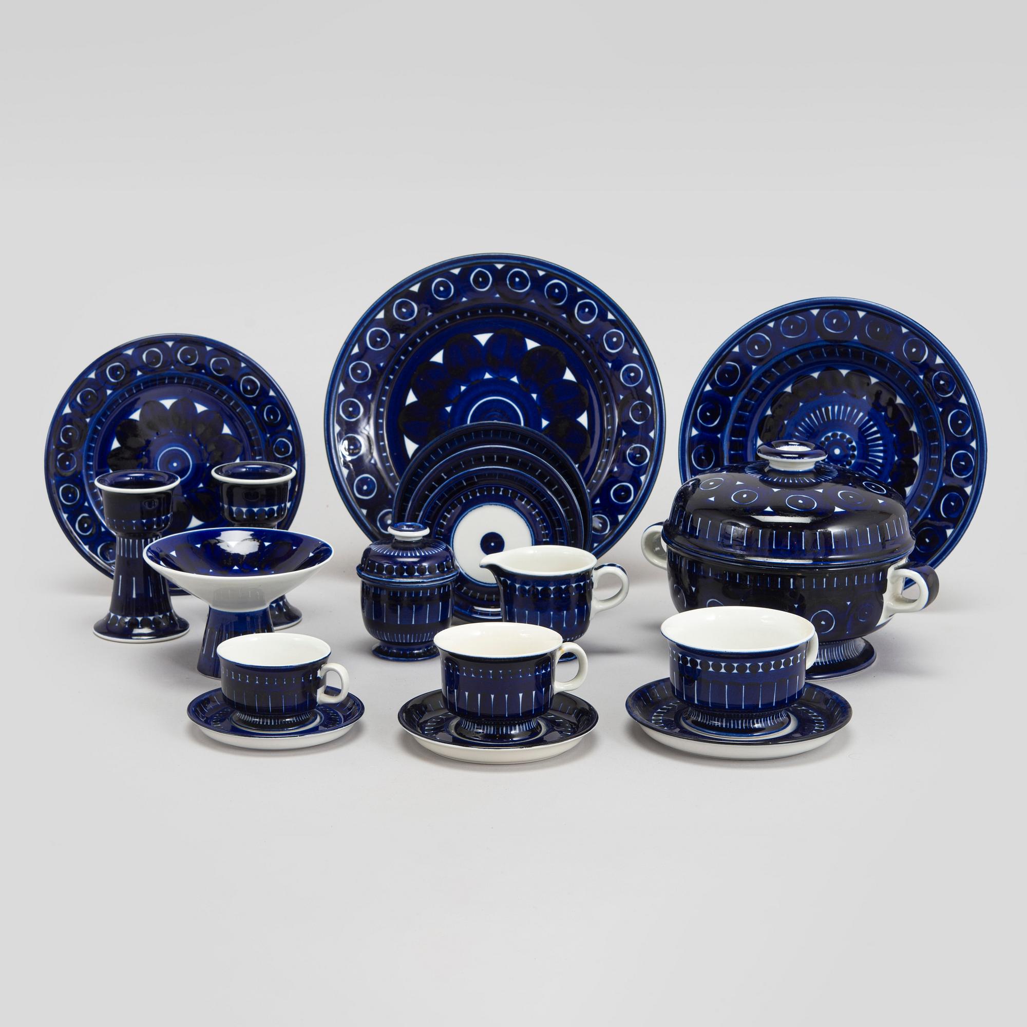 Ulla Procopé, A 61-piece dinnerware and coffee service, "Valencia", Arabia 1960s.