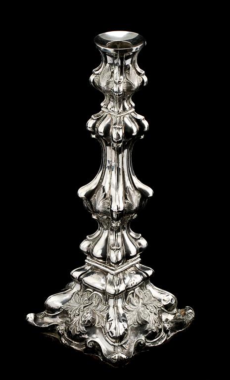 LJUSSTAKAR, ett par, silver, nyrokoko, 1800/1900-tal.