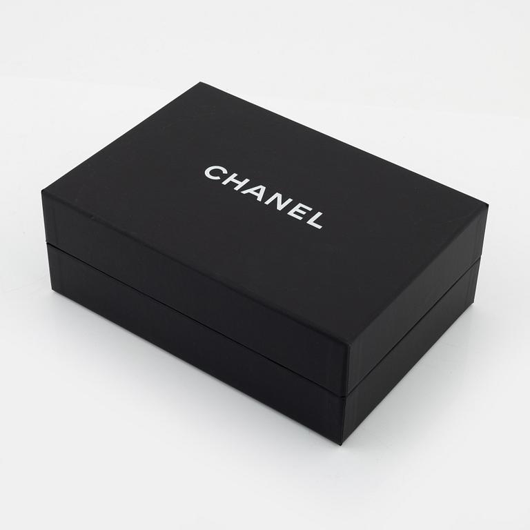 Chanel, A "Chanel No. 5 Parfum Box Evening Clutch", 2021.