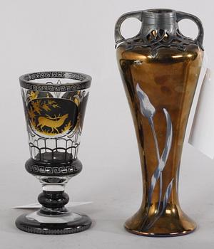 VAS samt BÄGARE, nysilver o glas. 1900-tal.