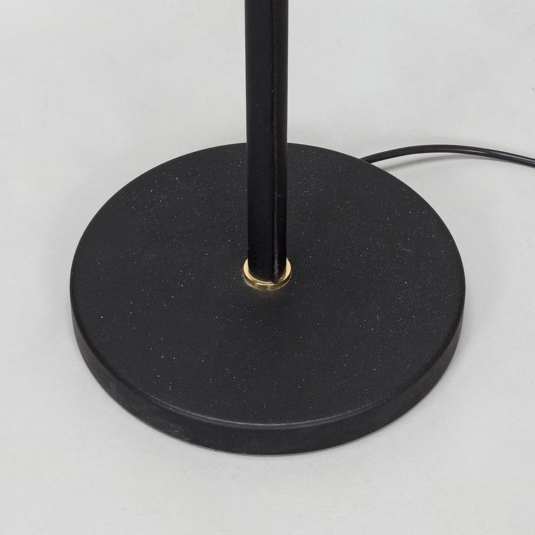 Alvar Aalto, golvlampa A 805 "Änglavinge", Artek, 2000-tal.