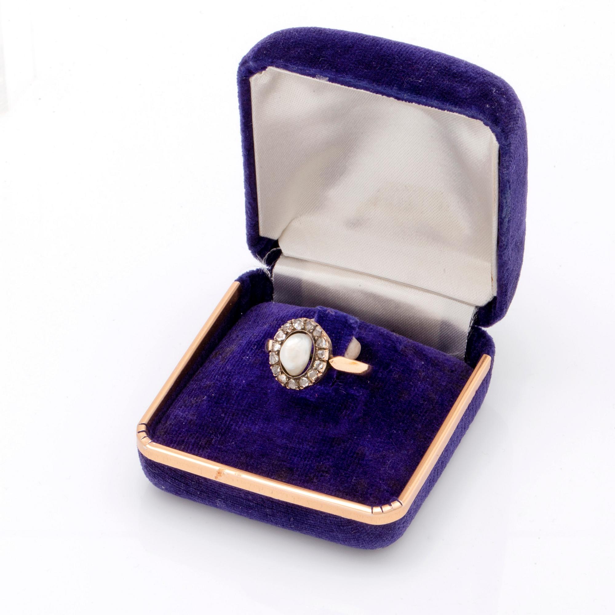 Ring 14K guld med 1 pärla ca 7 mm och rosenstenar.
