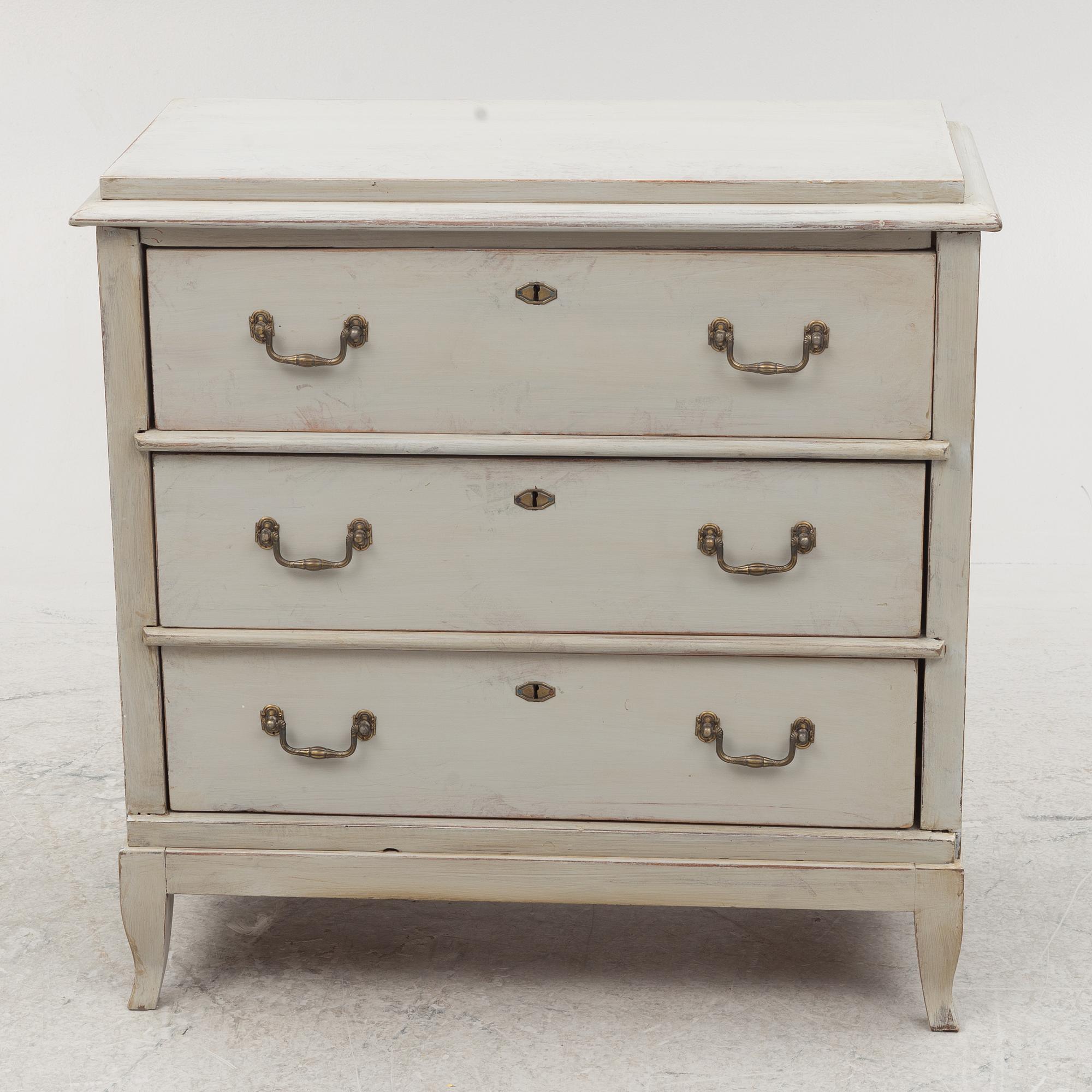 A chest of drawers, around 1900.