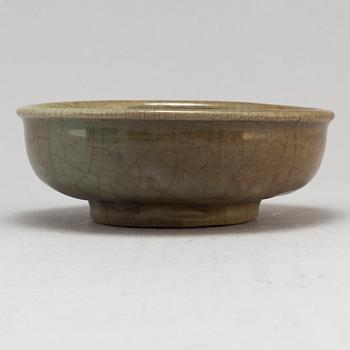 A celadon glazed bowl, Presumably Korea, 17th/18th Century.