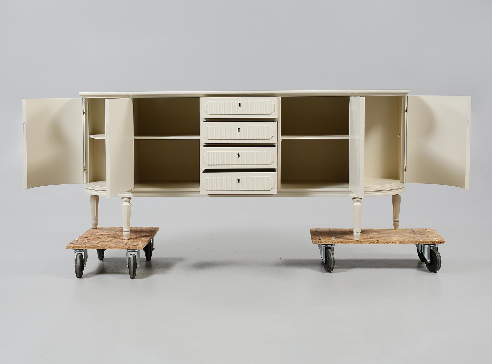 SIDEBOARD, gustaviansk stil, 1900-talets andra hälft.