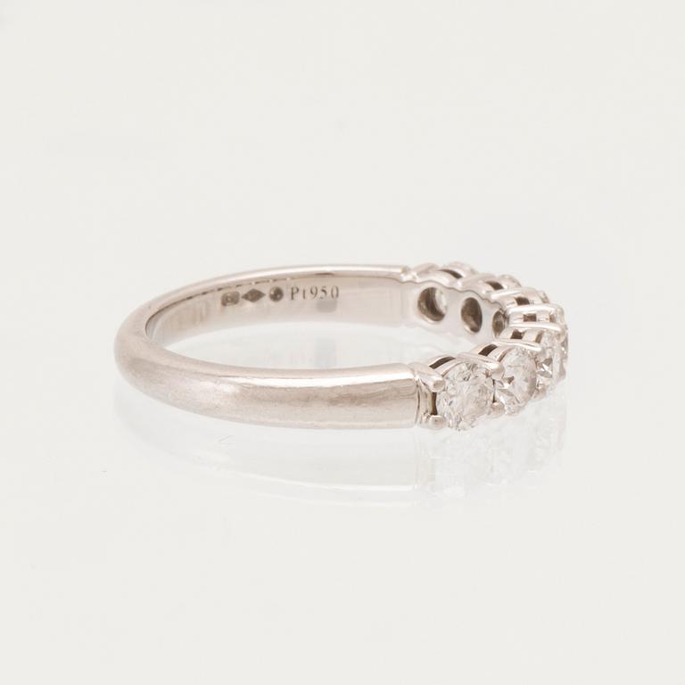 Tiffany & Co, ring halvallians platina 950 med runda briljantslipade diamanter.