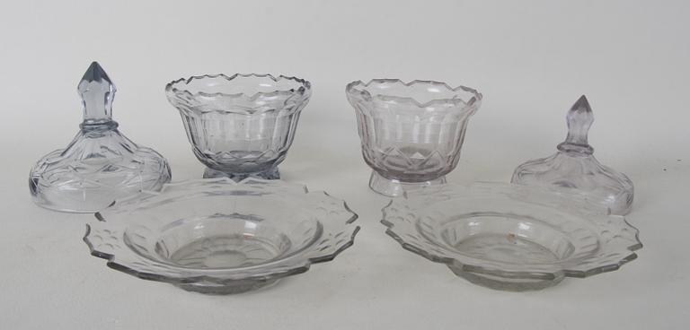 BONBONJÄRER, ett par snarlika, glas, 1800-tal.