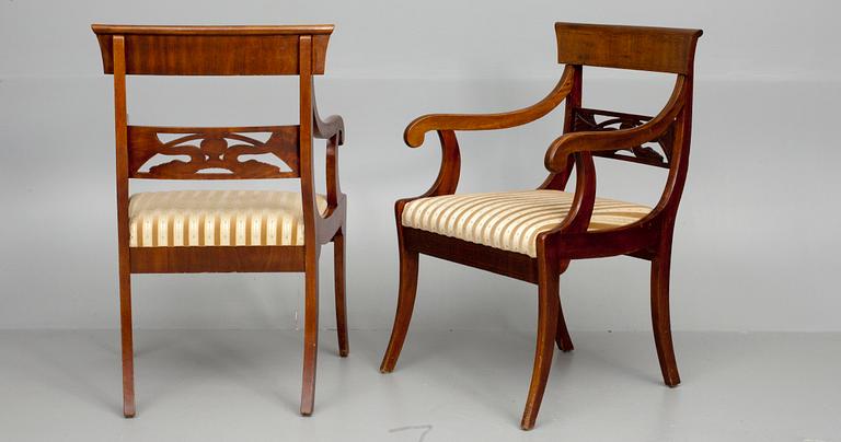 KARMSTOLAR, ett par, biedermeier stil, 1900-talets första hälft.