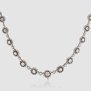 A circa 18.00 ct Victorian old-cut diamond necklace.