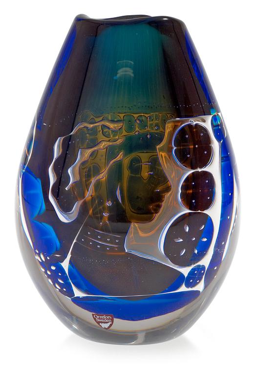 An Edvin Öhrström 'Ariel' glass vase, Orrefors 1986.