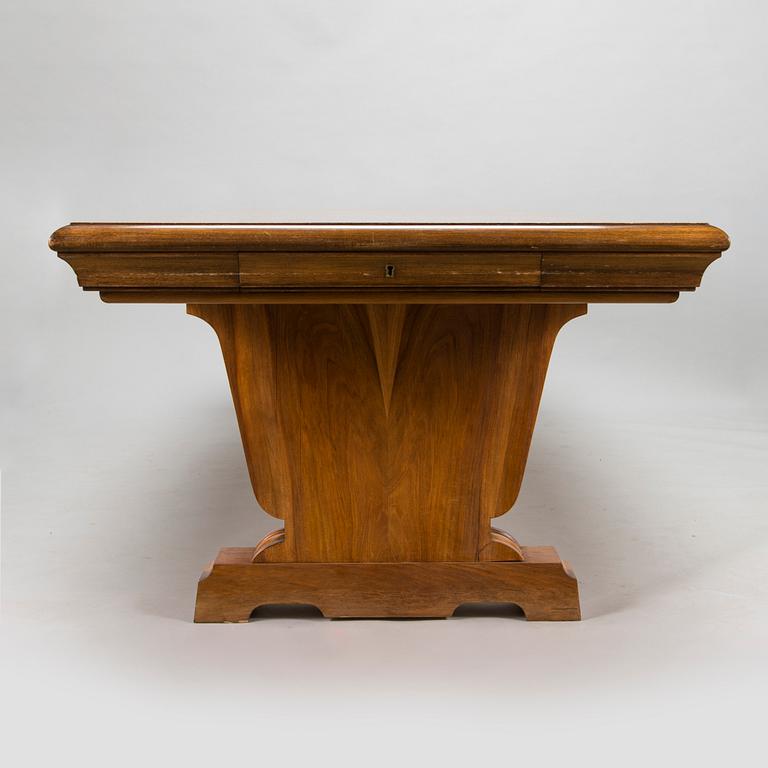 A 1920s conference table / dinner table.