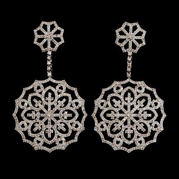 ÖRHÄNGEN, 1 par, 18 k vitguld, diamanter tot ca 5.02 ct.