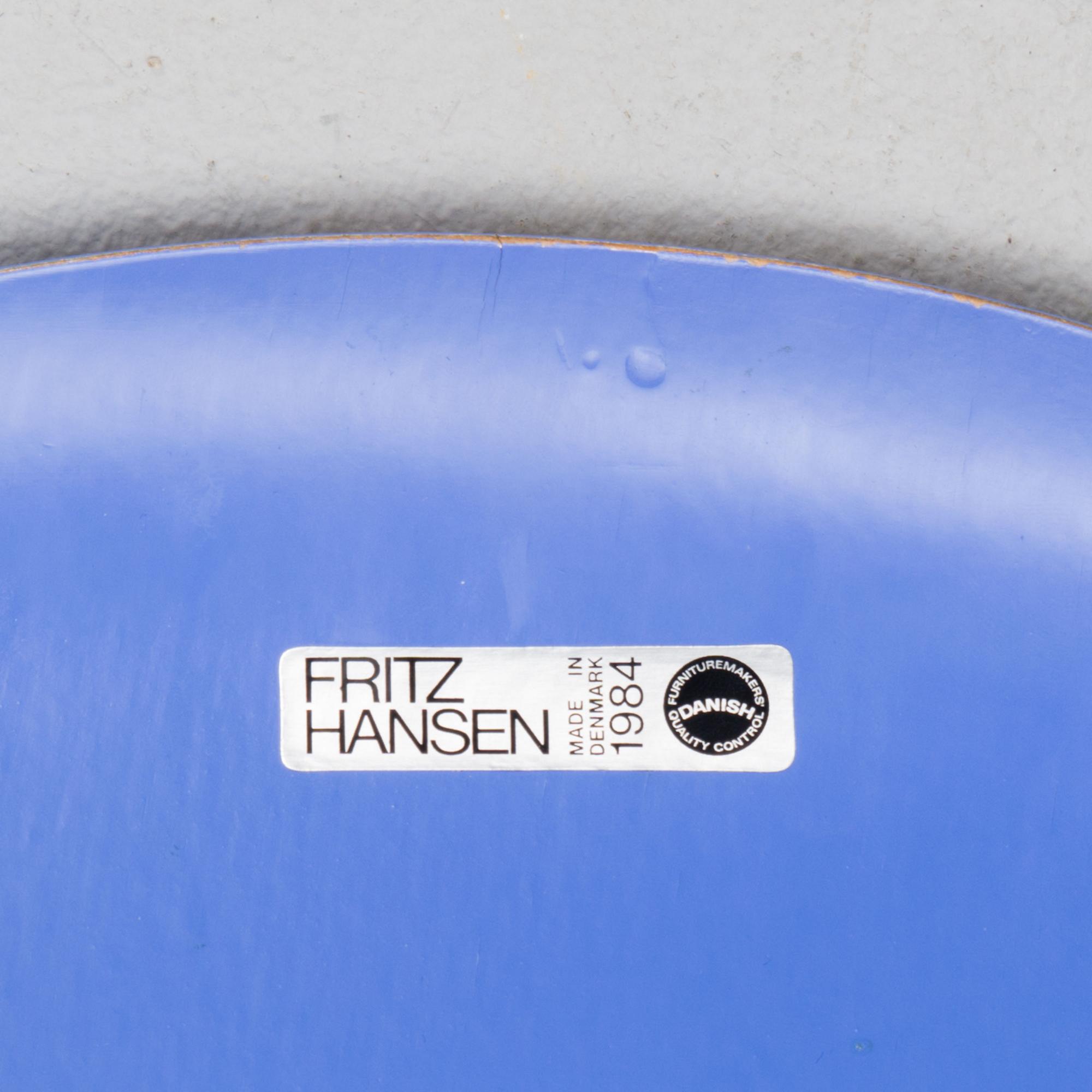 ARNE JACOBSEN, STOLAR, 8 st, "Sjuan", märkta, Fritz Hansen, Danmark, 1980-tal.