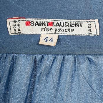 YVES SAINT LAURENT samt GUY LAROCHE, tre stycken knytblusar.