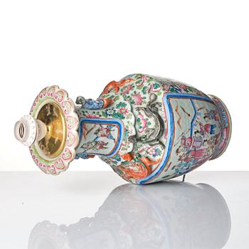 Vas, porslin. Qingdynastin, 1800-tal.