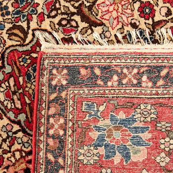 An antique Isfahan carpet ca 204x144 cm.