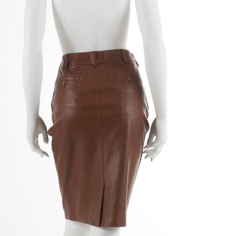 RALPH LAUREN, a brown leather skirt. Size US 6.