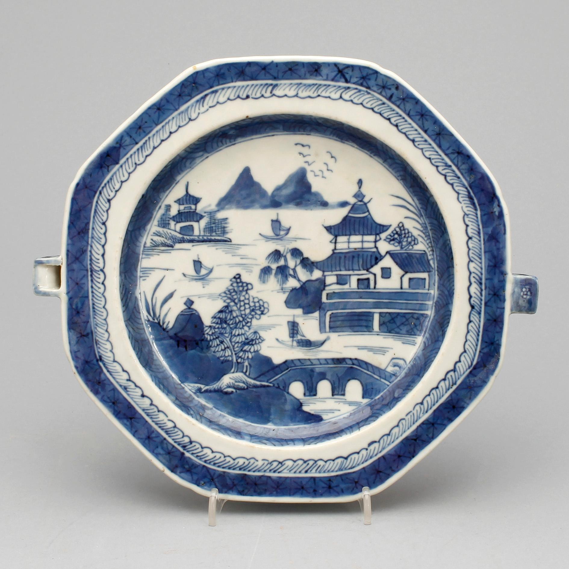 VÄRMEFAT, porslin, Kina, Qianlong, 1736-1795.