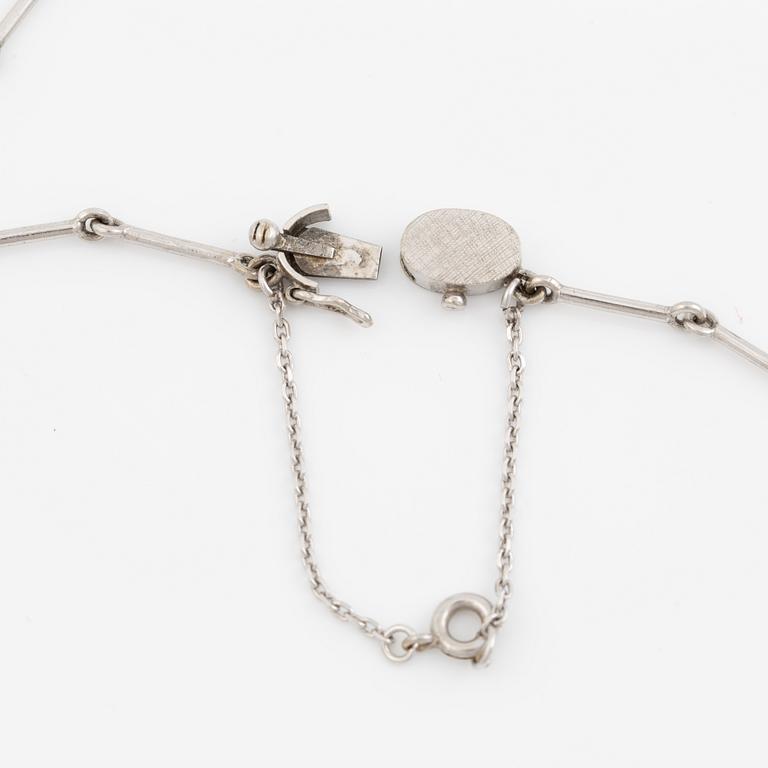 Collier, 18K vitguld med rubiner, opaler, granater och turmaliner.