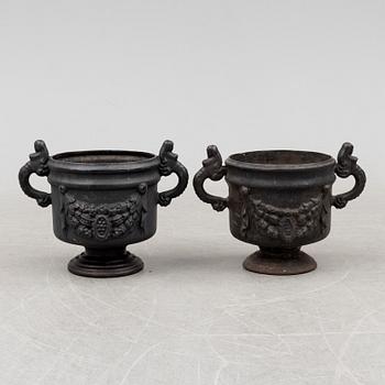 A pair of cast iron garden urns, Stafsjö, 20th century.