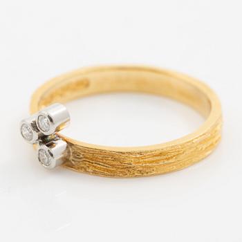 Lapponia, ring, 18K guld med runda briljantslipade diamanter, Finland 1976.