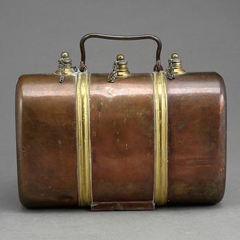 SPRITKANISTER, omkring 1800-talets mitt. Mässing och koppar.