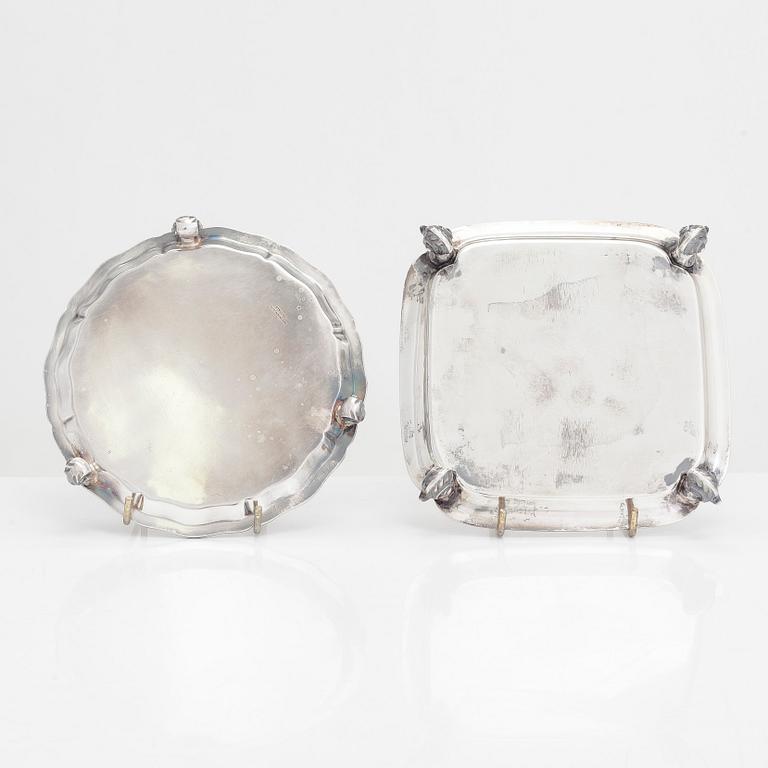 Visitkortsbrickor, 2 st, sterling silver, Viner's Ltd, Sheffield 1932 och 1940.