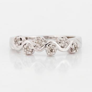 ETERNITY RING, 18K white gold with
small diamonds in clusters, approx. 0.20 cts.