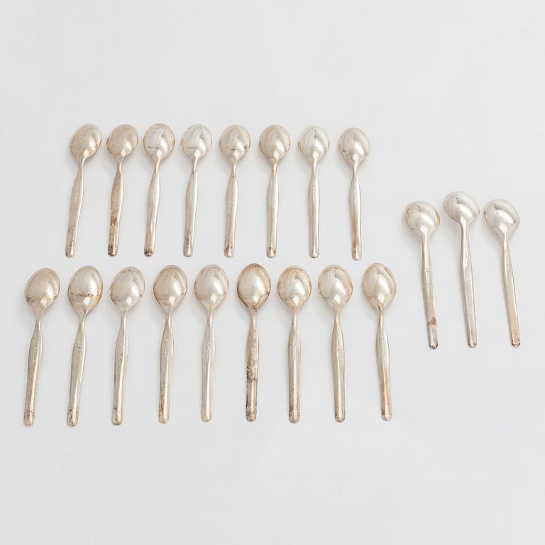 Tapio Wirkkala, A set of 17 'Tapio' silver coffee spoons, Kultakeskus Hämeenlinna 1959.