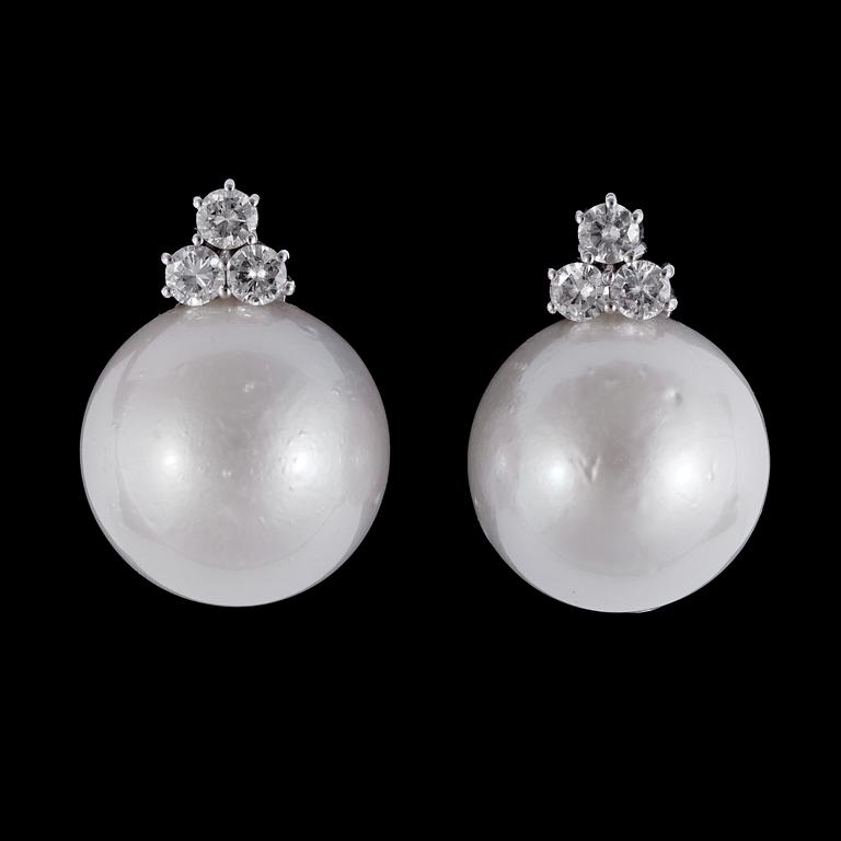 A pair of cultured South sea pearl, and brilliant cut diamond earrings, tot. 0.90 cts.