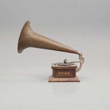 TRATTGRAMMOFON, 1900-talets början.