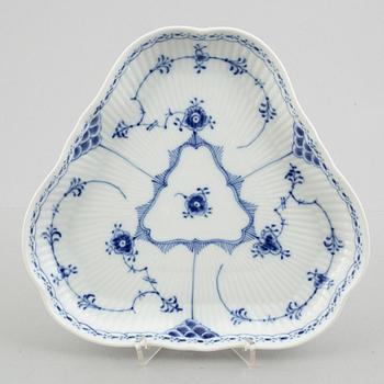 Two dishes and a sauce bowl, porcelain, "Blue fluted" / "Musselmalet", Royal Copenhagen, part 19th century.