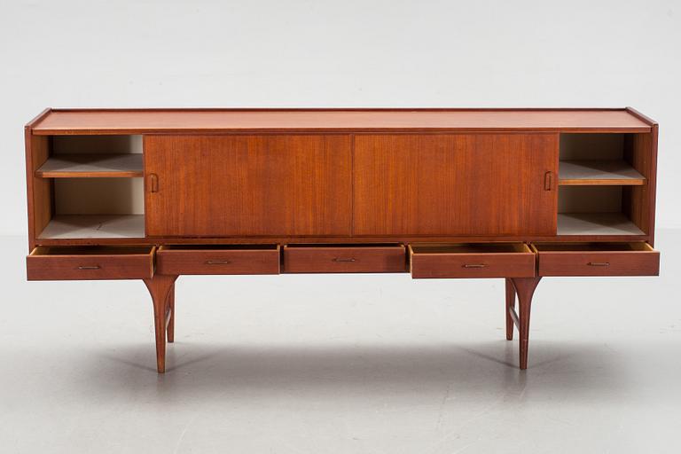 SIDEBOARD,  Seffle Möbelfabrik, Svante Skogh. 1900-talets mitt.