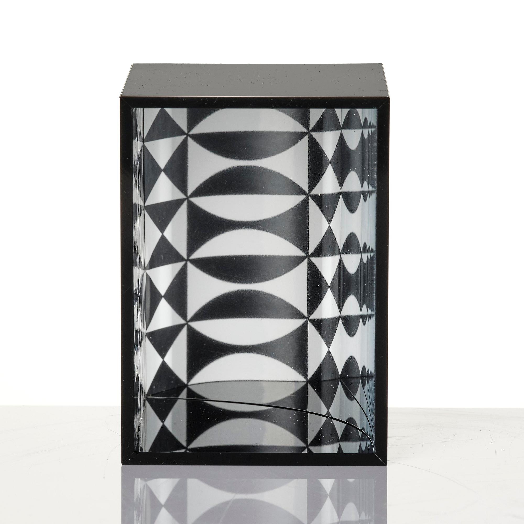 Julio Le Parc, "Image virtuel par déplacement du spectateur".
