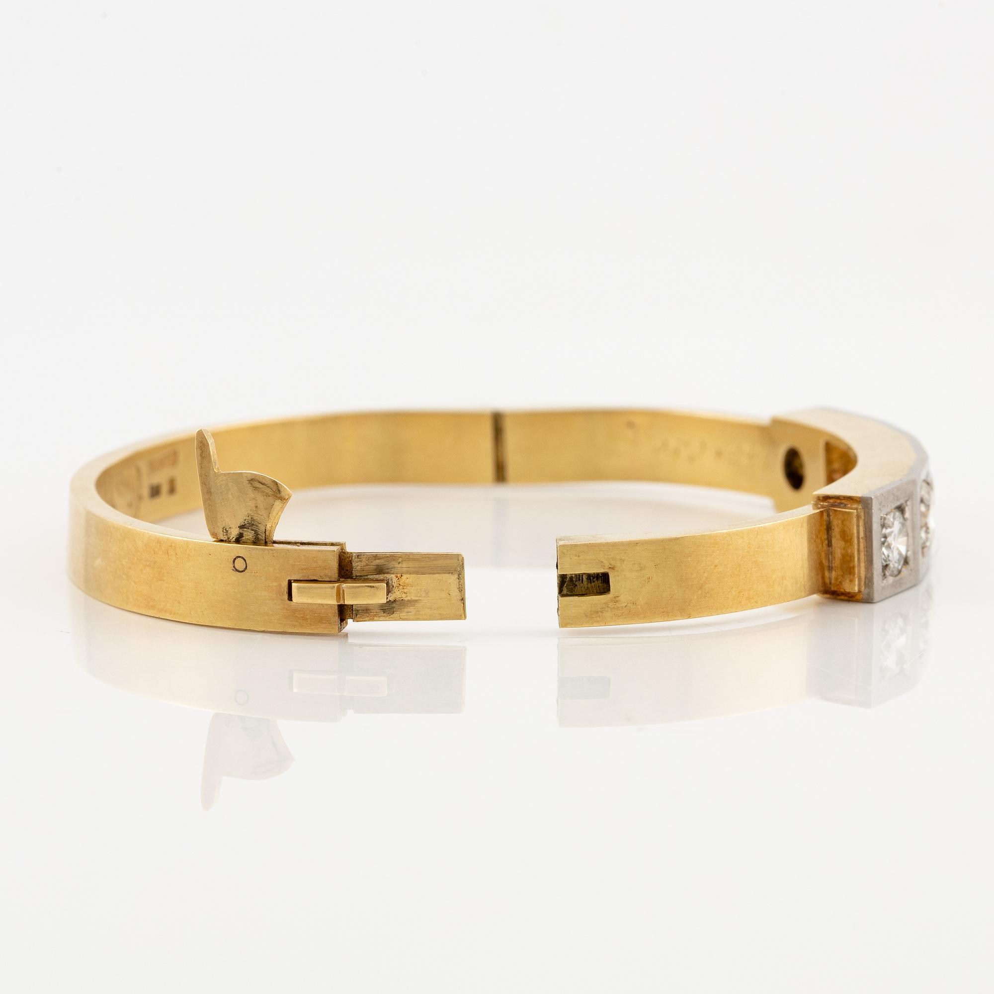 Wiwen Nilsson, Wiwen Nilsson, a bracelet, 18K gold with round brilliant-cut diamonds, Lund 1962.