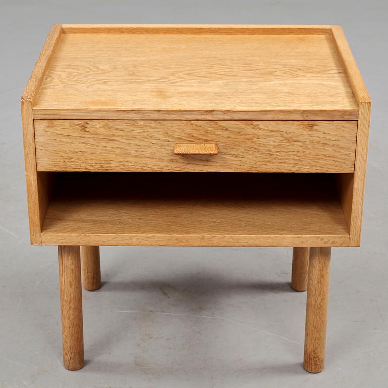 SÄNGBORD, Hans Wegner, Danmark, 1900-talets andra hälft.