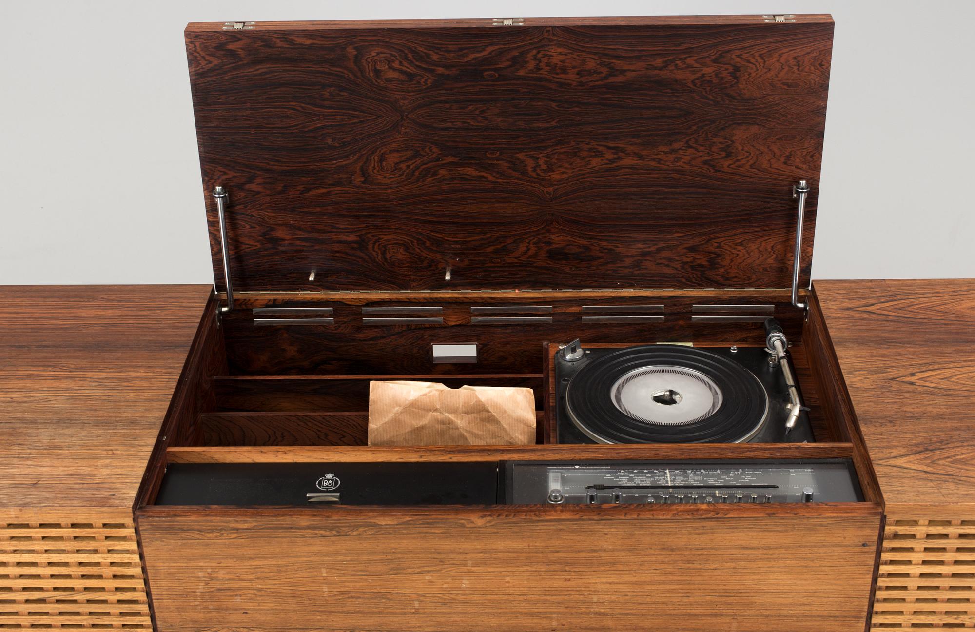 MUSIKMÖBEL, Beomaster 1200 RG Type 2226, Bang & Olufsen. 1965.