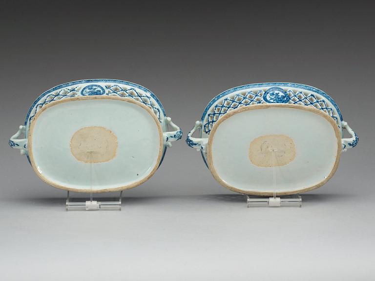 A pair of blue and white chesnut baskets, Qing dynasty, Qianlong (1736-95).