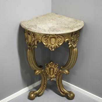 HÖRNKONSOLBORD, ett par, nyrokoko, 1800-talets andra hälft.