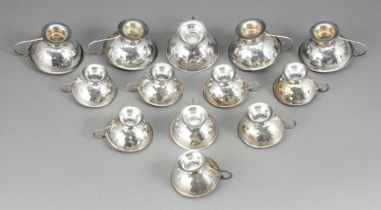PUNSCHKOPPAR, 13 st, silver, CG Hallberg, Stockholm samt K&EC, Göteborg, omkring 1900-talets mitt. Tot vikt ca 349 gram.
