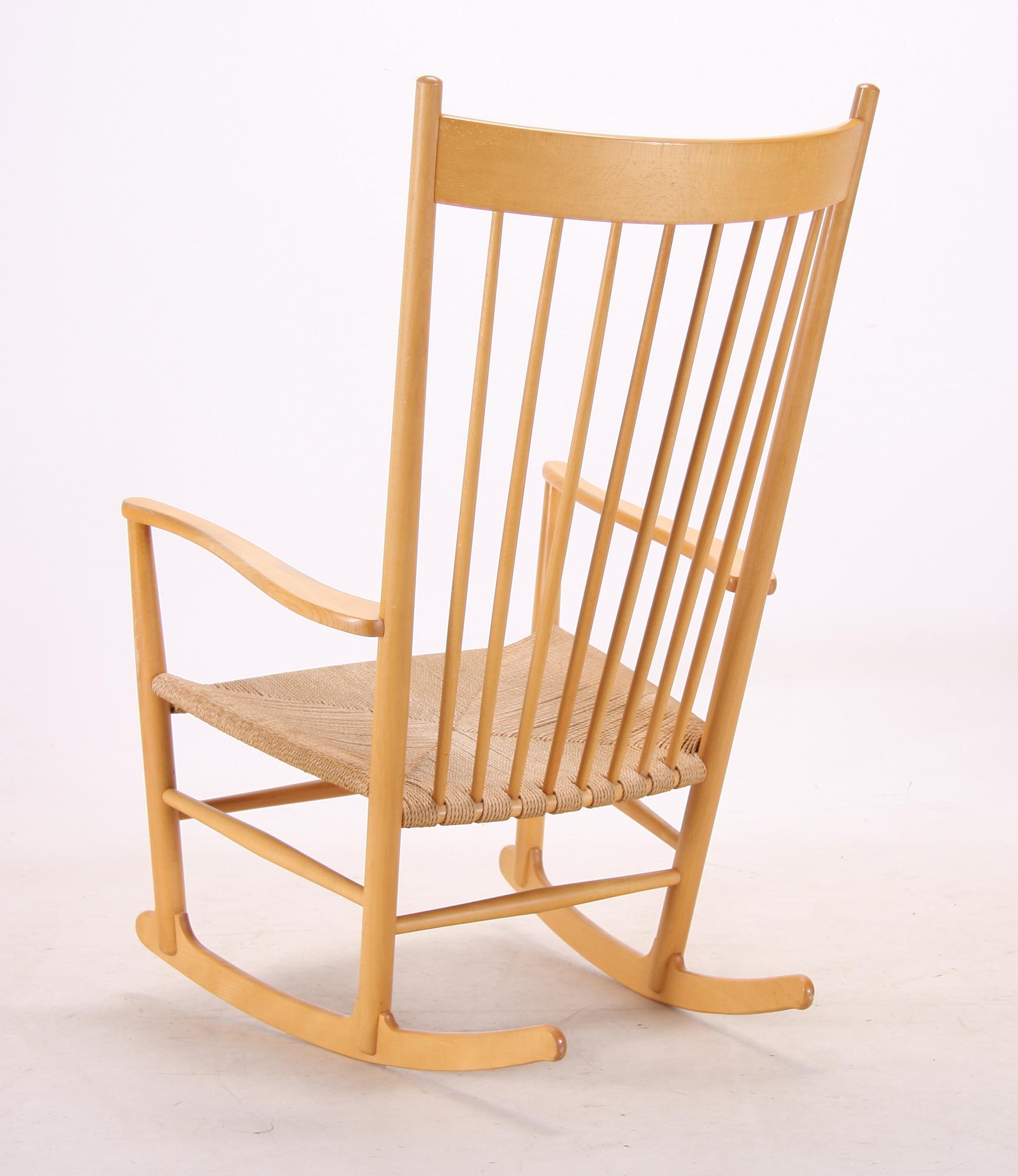 GUNGSTOL, design Hans J Wegner, Danmark.