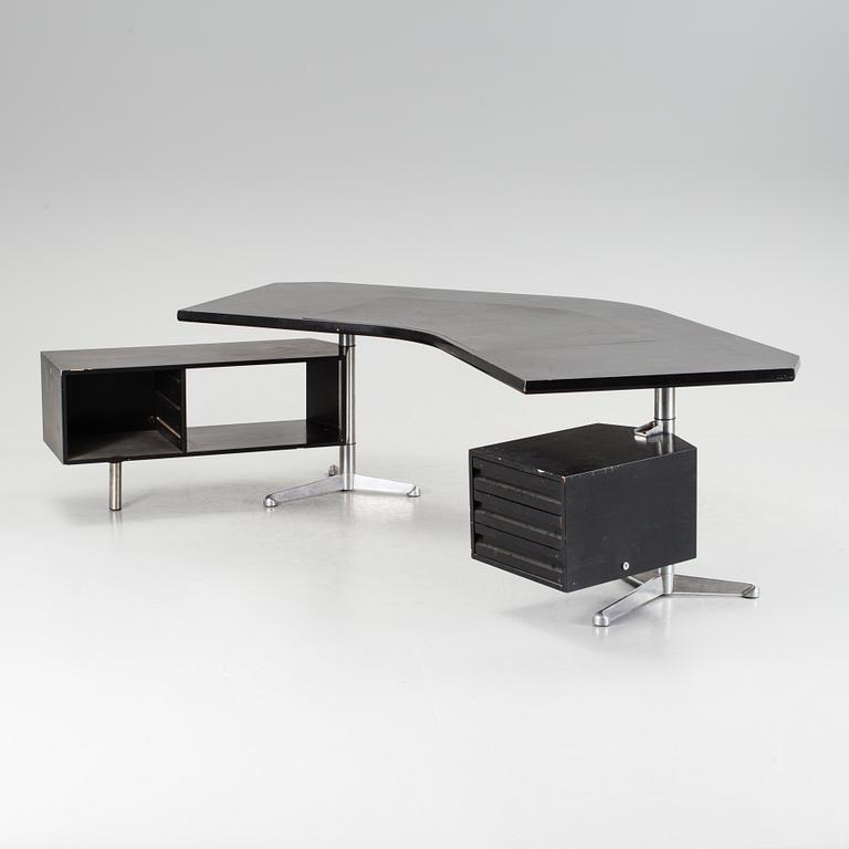 A "Teclino" desk by Osvaldo Borsani for Tecno, Italy.
