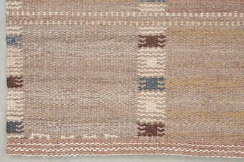 CARPET. "Falurutan grå". Flat weave (rölakan). 261 x 233 cm. Signed AB MMF BN.