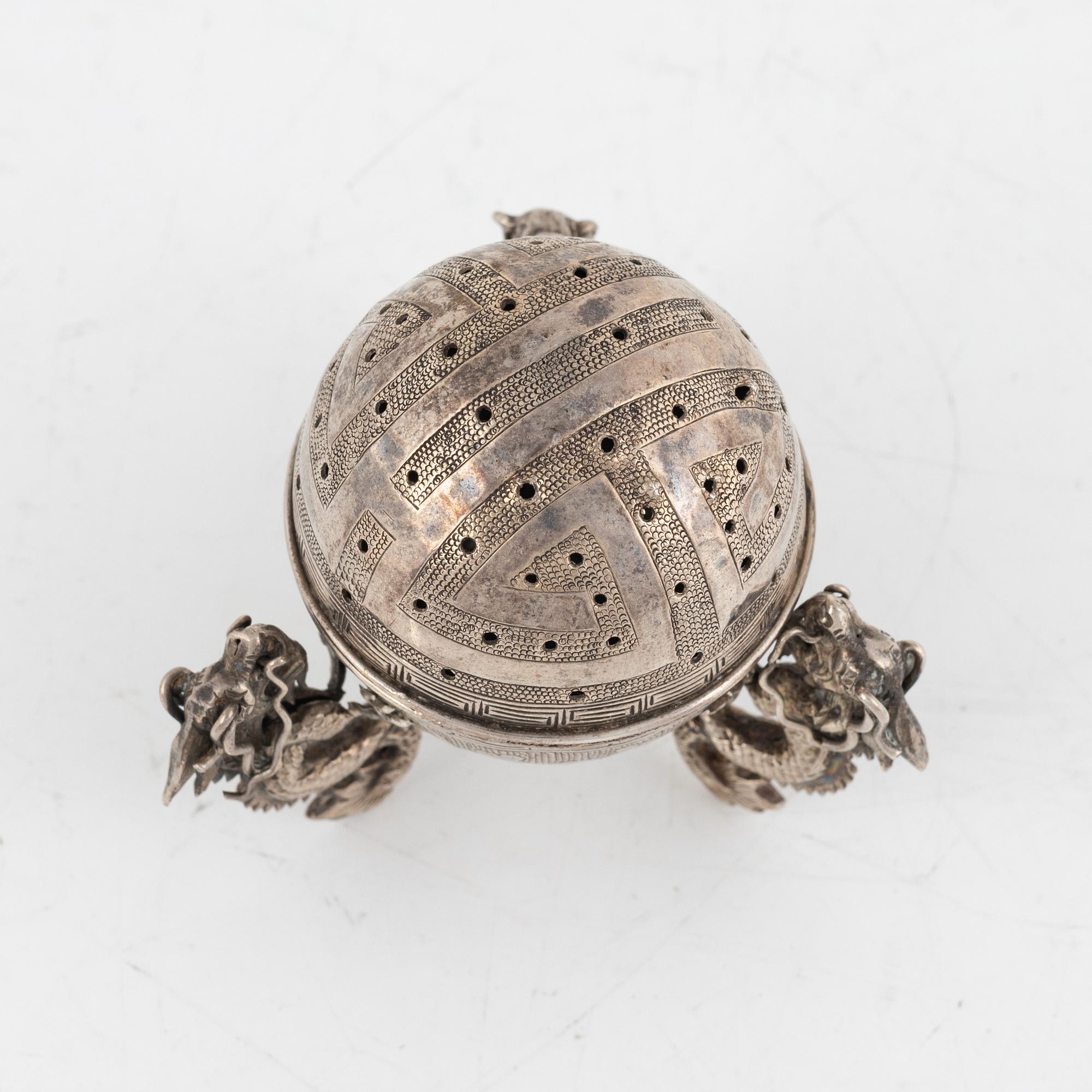 Saltströare, silver, Kina, omkring 1900.