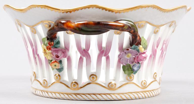 GALLERSKÅL MED FAT, porslin, Royal Copenhagen.