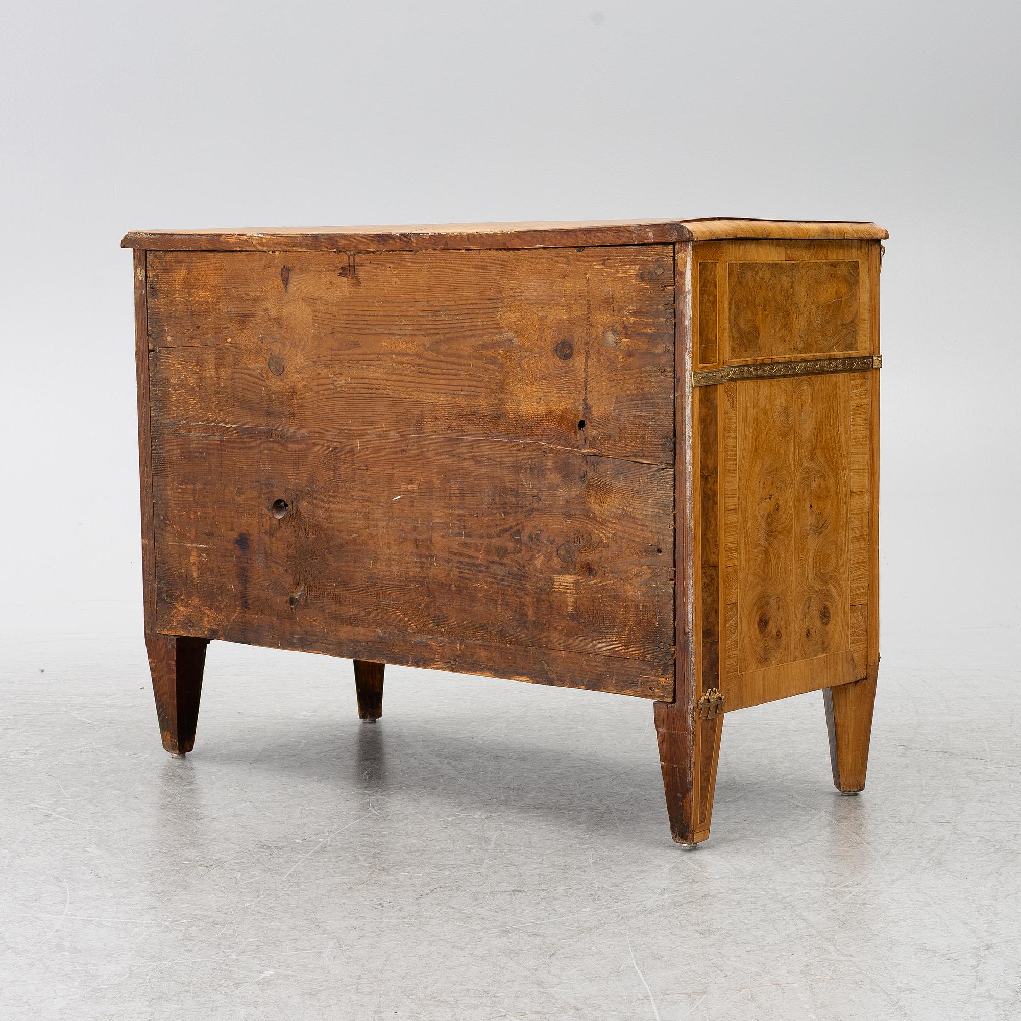Gustavian chest of drawers, 18th century.