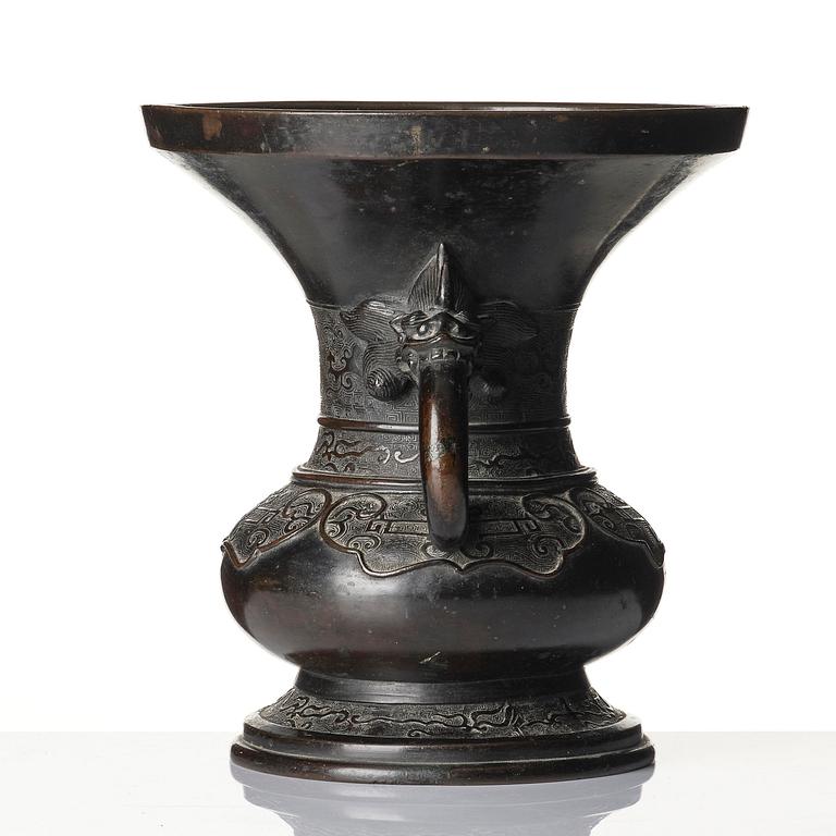 A large archaistic bronze vase, Zhadou, Qing dynasty.