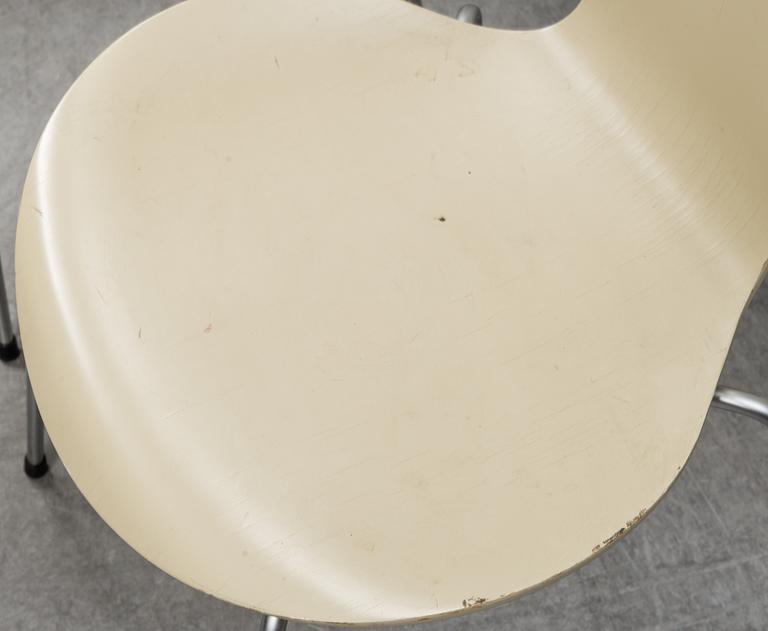 Eight 'Serie 7' chairs by Aerne Jacobsen for Fritz Hansen. Dated 2002.