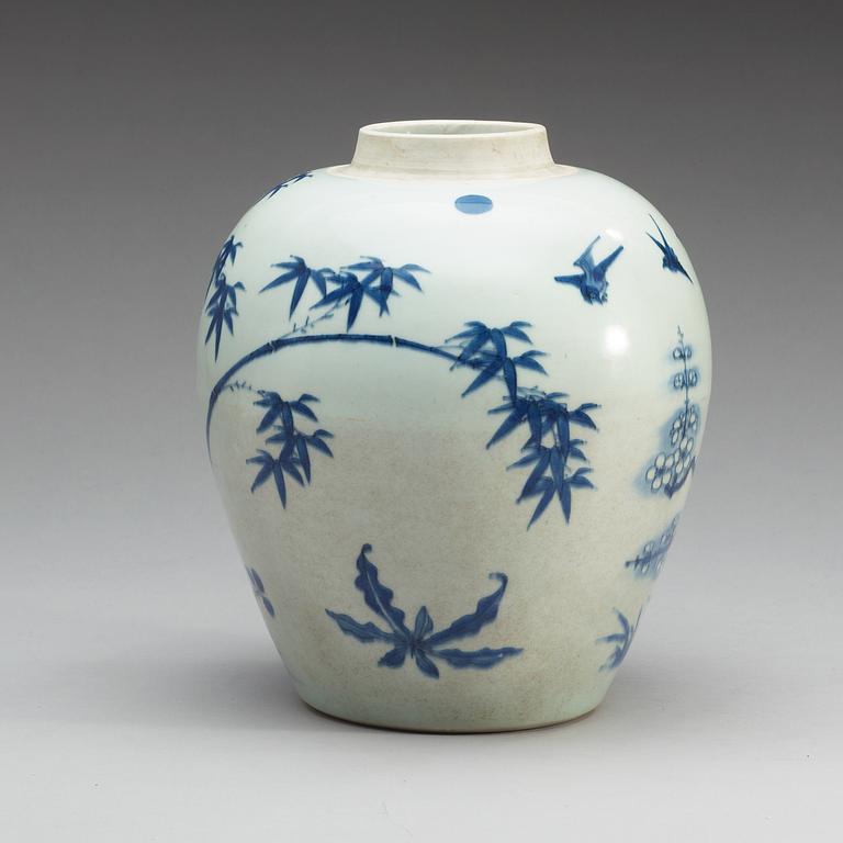 A blue and white Transitional jar, 17th Century.