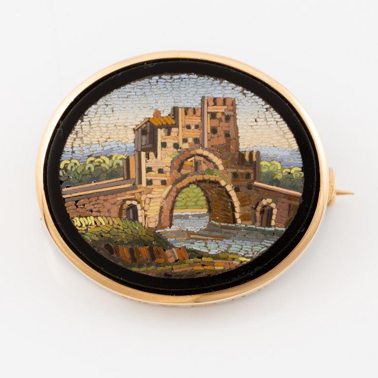 Brooch 18K gold with micromosaic.